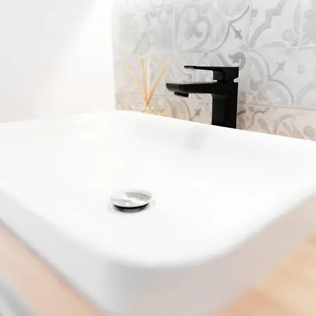Bluebay Apartment Puck