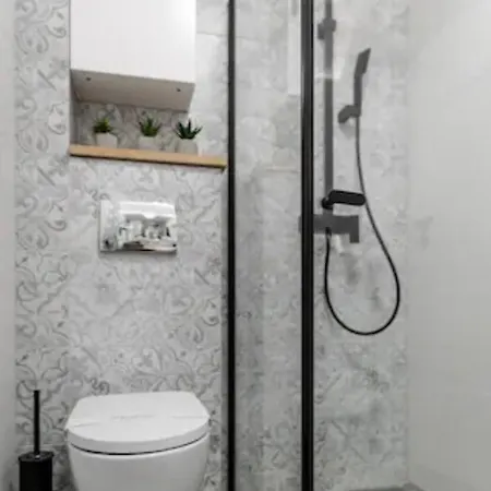 Bluebay Apartment Puck